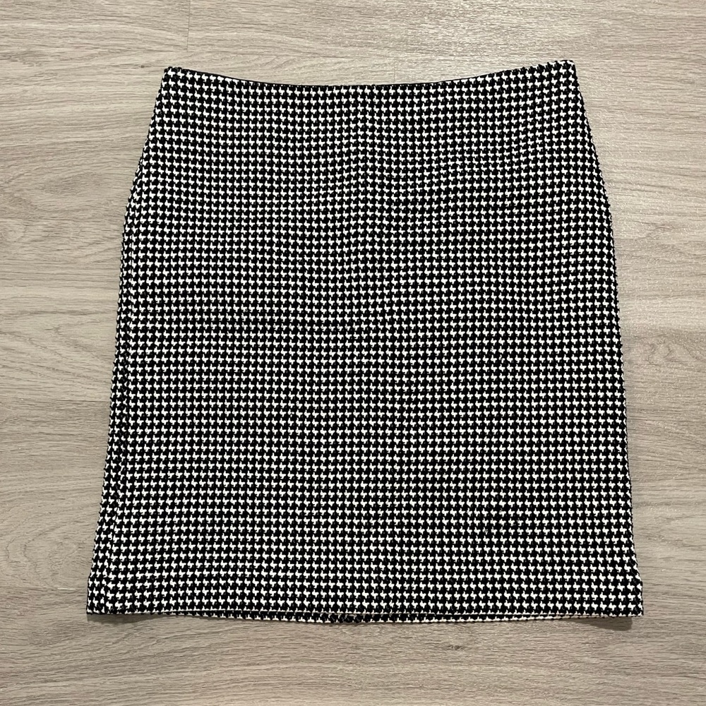 Pre-loved! J. MCLAUGHLIN Houndstooth Skirt!